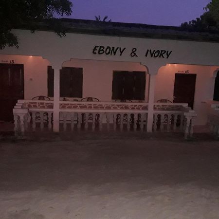 نونغوي Ebony & Ivory Beach Bungalows المظهر الخارجي الصورة